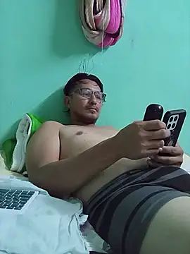 Snapshot of Andresguz35 chatting on November 2025 05:51:02 AM Andresguz35 online show from November 2025 05:51:02 AM