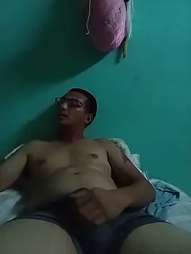 Snapshot of Andresguz35 chatting on December 2025 05:02:02 AM Andresguz35 online show from December 2025 05:02:02 AM