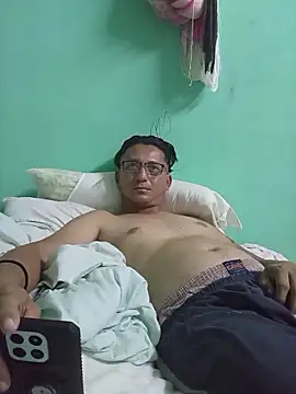 Andresguz35 online show from December 2025 04:20:03 AM