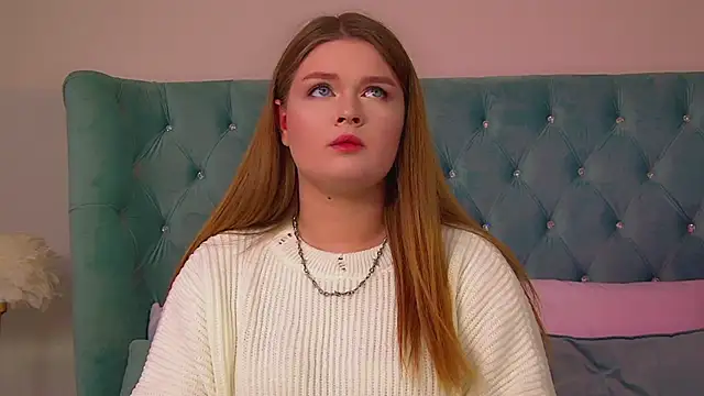 Snapshot of CrystalLyons chatting on September 2025 06:07:01 PM CrystalLyons online show from September 2025 06:07:01 PM