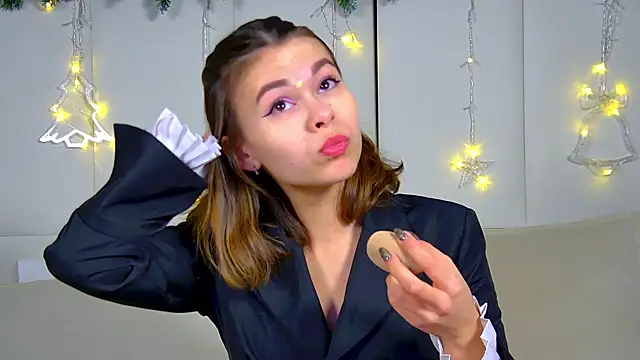 Snapshot of PollyLanders chatting on December 2024 06:42:02 PM PollyLanders online show from December 2024 06:42:02 PM