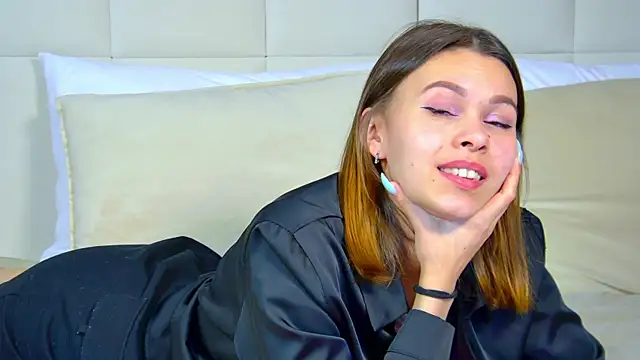 Snapshot of PollyLanders chatting on February 2025 09:34:02 PM PollyLanders online show from February 2025 09:34:02 PM