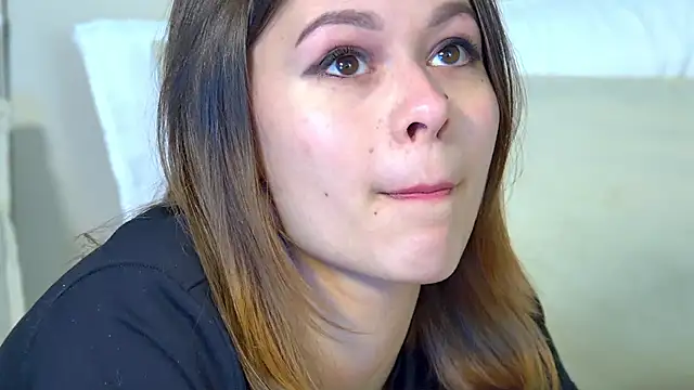 Snapshot of PollyLanders chatting on February 2025 08:55:02 AM PollyLanders online show from February 2025 08:55:02 AM