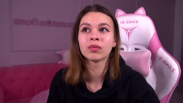 Snapshot of PollyLanders chatting on February 2025 07:28:02 PM PollyLanders online show from February 2025 07:28:02 PM