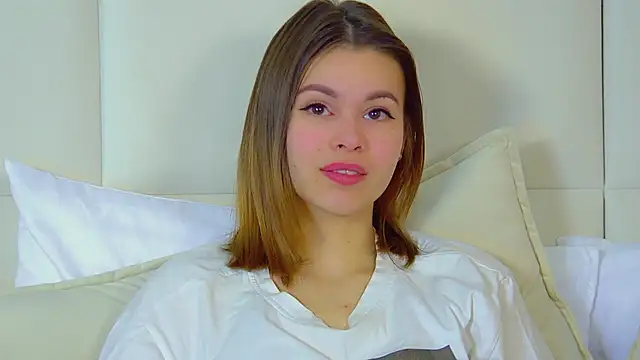 Snapshot of PollyLanders chatting on February 2025 06:54:02 AM PollyLanders online show from February 2025 06:54:02 AM