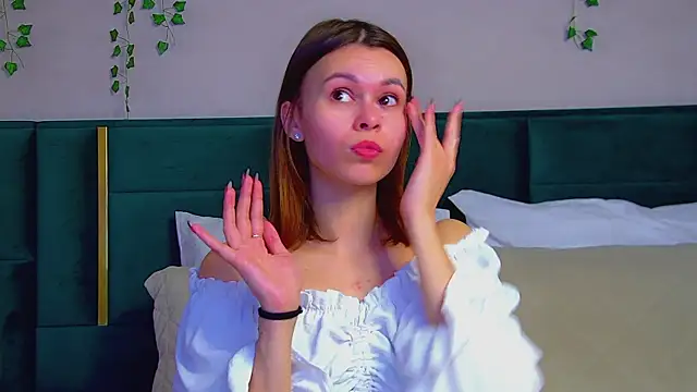 Snapshot of PollyLanders chatting on March 2025 06:21:02 PM PollyLanders online show from March 2025 06:21:02 PM