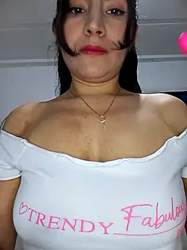 Snapshot of ELISA_90 chatting on November 2025 02:00:02 AM ELISA 90 online show from November 2025 02:00:02 AM