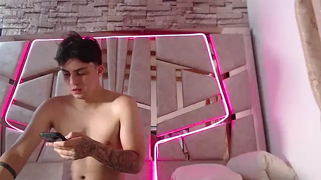 mia and austin online show from February 2025 02:37:01 AM