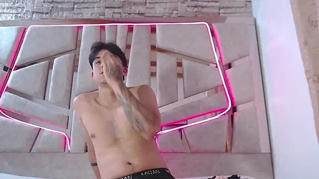 mia and austin online show from March 2025 12:47:02 AM