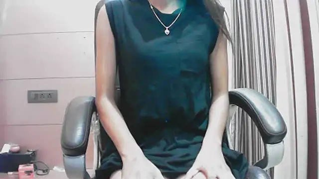 collage hoty online show from November 2025 04:40:01 PM