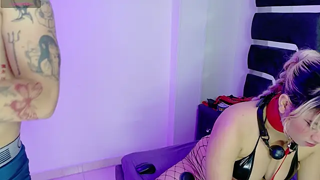 Snapshot of AliceandMax chatting on November 2025 03:11:01 PM AliceandMax online show from November 2025 03:11:01 PM