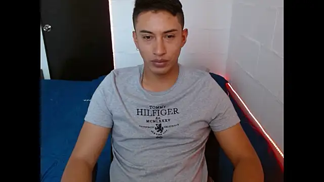 Snapshot of Davixx258 chatting on February 2025 05:12:01 PM Davixx258 online show from February 2025 05:12:01 PM