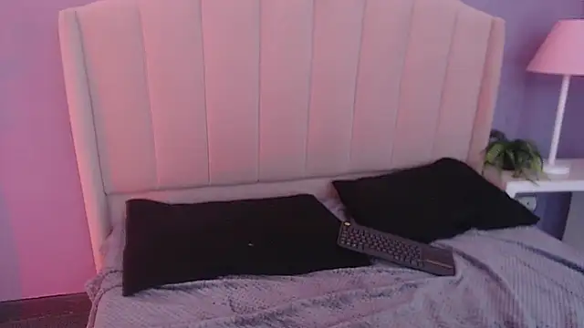 Snapshot of Angie99_gh chatting on January 2025 06:43:02 AM Angie99 gh online show from January 2025 06:43:02 AM