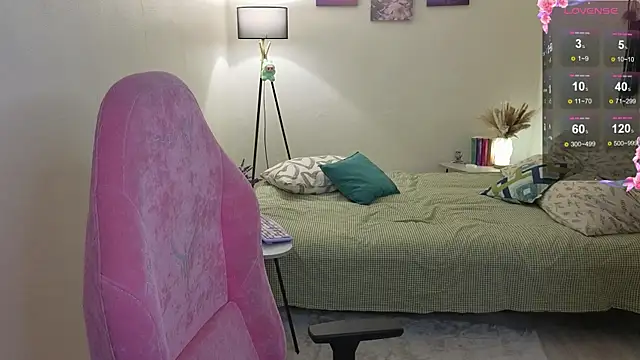 Lill Mary online show from November 2025 04:12:02 AM