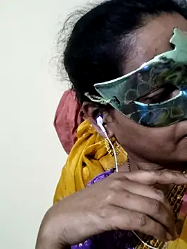 Snapshot of anuradha1432 chatting on March 2025 12:53:02 PM anuradha1432 online show from March 2025 12:53:02 PM