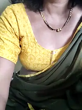 Snapshot of anuradha1432 chatting on November 2025 08:04:01 AM anuradha1432 online show from November 2025 08:04:01 AM