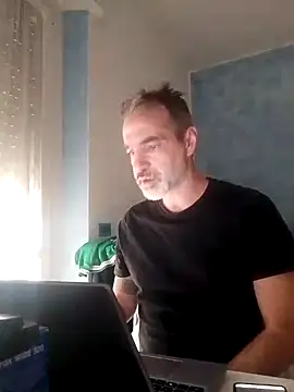 Snapshot of Marcolino183 chatting on February 2025 03:05:01 PM Marcolino183 online show from February 2025 03:05:01 PM