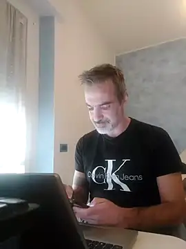 Snapshot of Marcolino183 chatting on March 2025 03:28:02 PM Marcolino183 online show from March 2025 03:28:02 PM