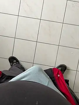 Snapshot of lescoquin2215 chatting on November 2025 08:35:02 AM lescoquin2215 online show from November 2025 08:35:02 AM