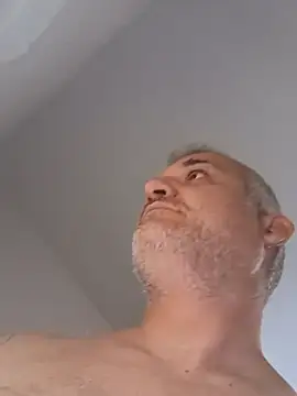 Snapshot of Holaluz2 chatting on December 2025 03:28:02 PM Holaluz2 online show from December 2025 03:28:02 PM