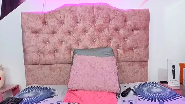 Snapshot of Kitten_Hot_ chatting on October 2025 05:22:02 AM Kitten Hot online show from October 2025 05:22:02 AM