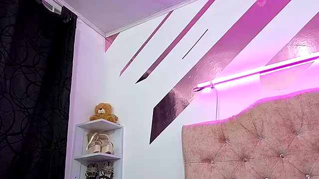 Snapshot of Kitten_Hot_ chatting on November 2025 01:49:02 AM Kitten Hot online show from November 2025 01:49:02 AM