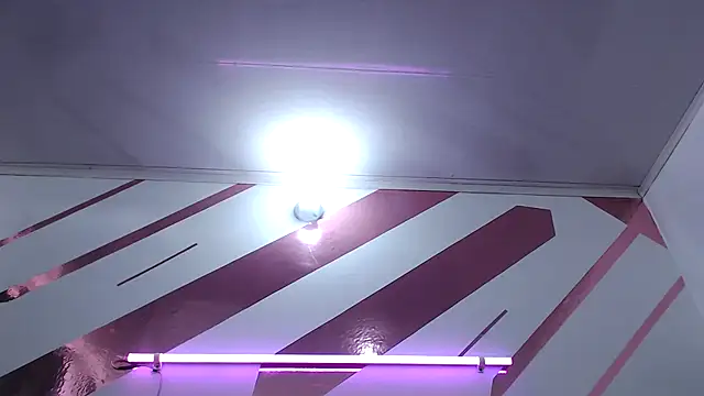 Snapshot of Kitten_Hot_ chatting on December 2025 06:25:01 PM Kitten Hot online show from December 2025 06:25:01 PM