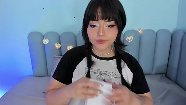 curvy rousi online show from December 2025 11:50:01 AM