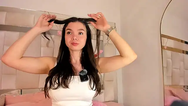 Snapshot of isabella_gomez11 chatting on June 2026 11:20:01 PM isabella gomez11 online show from June 2026 11:20:01 PM