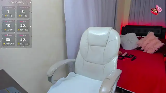 Snapshot of Hot_beauty__ chatting on January 2025 01:37:02 AM Hot beauty online show from January 2025 01:37:02 AM