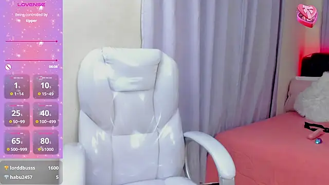 Snapshot of Hot_beauty__ chatting on January 2025 05:51:01 AM Hot beauty online show from January 2025 05:51:01 AM