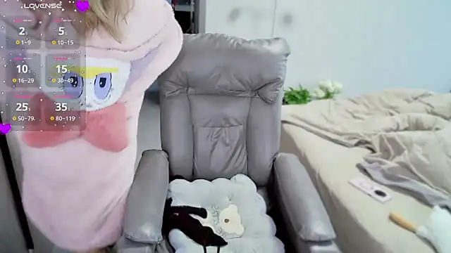 Snapshot of Xiaoyu-G chatting on March 2025 09:02:02 AM Xiaoyu-G online show from March 2025 09:02:02 AM