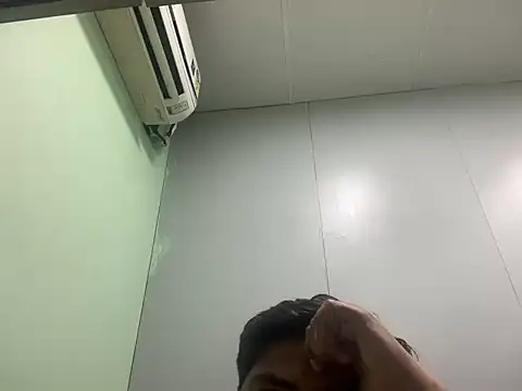 Snapshot of Mixups161 chatting on December 2025 09:35:02 AM Mixups161 online show from December 2025 09:35:02 AM