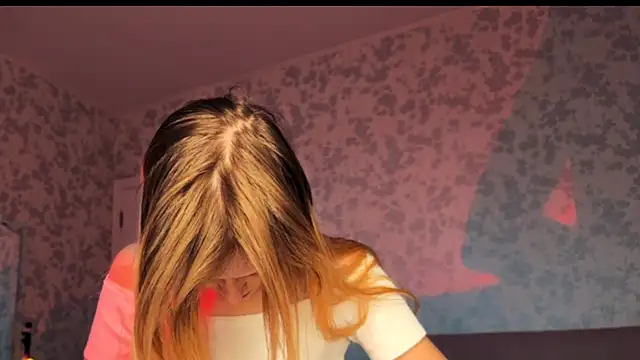 Evvie Summn1 online show from December 2025 06:19:02 AM