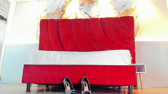 Snapshot of MAISE_HILL1 chatting on October 2025 01:08:02 PM MAISE HILL1 online show from October 2025 01:08:02 PM