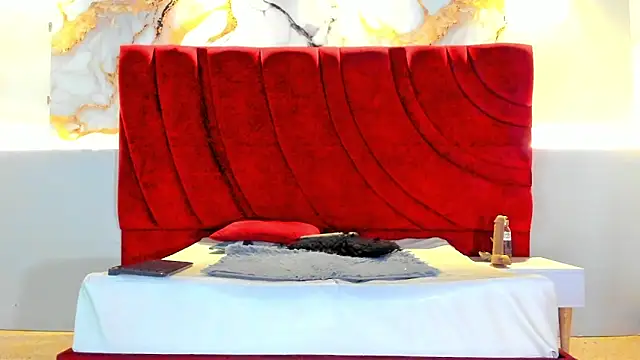 Snapshot of MAISE_HILL1 chatting on November 2025 01:44:01 PM MAISE HILL1 online show from November 2025 01:44:01 PM