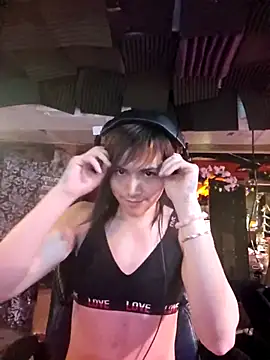 Michelle Flowers online show from November 2025 04:35:01 AM