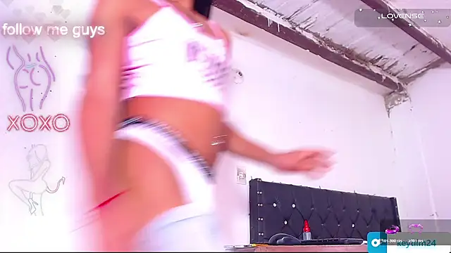 Snapshot of andreaxdol chatting on February 2026 04:32:01 PM andreaxdol online show from February 2026 04:32:01 PM