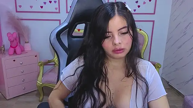Snapshot of Chinatsu_t chatting on June 2026 01:05:02 PM Chinatsu t online show from June 2026 01:05:02 PM
