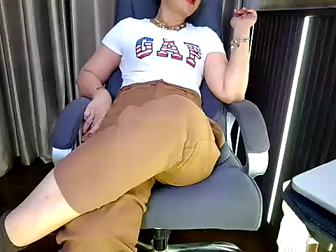 Snapshot of fabdemira chatting on November 2025 05:33:01 PM fabdemira online show from November 2025 05:33:01 PM