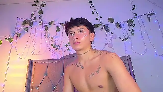 Snapshot of daimond_01 chatting on February 2025 04:37:01 AM daimond 01 online show from February 2025 04:37:01 AM