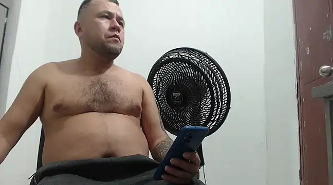 Snapshot of very2_sexy chatting on March 2025 03:36:02 AM very2 sexy online show from March 2025 03:36:02 AM