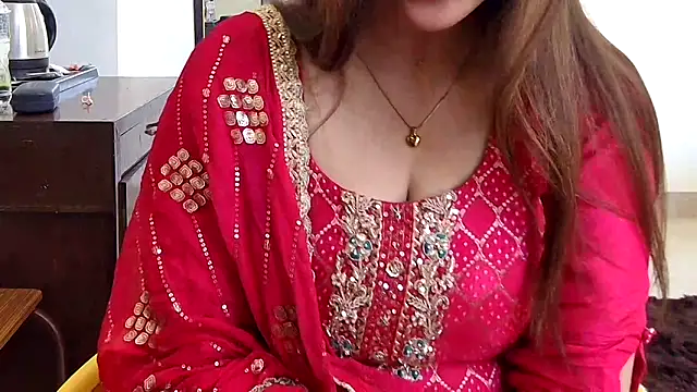 Snapshot of MIss-Naina chatting on May 2026 06:10:02 AM MIss-Naina online show from May 2026 06:10:02 AM