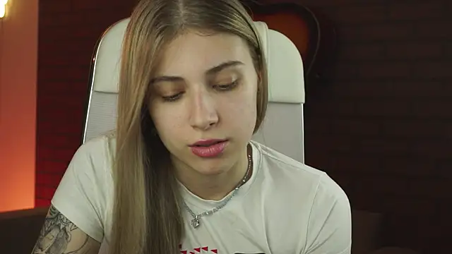 EllieCutes online show from October 2025 09:30:02 AM