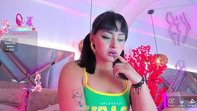 Snapshot of KimVelezz chatting on September 2025 07:02:02 PM KimVelezz online show from September 2025 07:02:02 PM