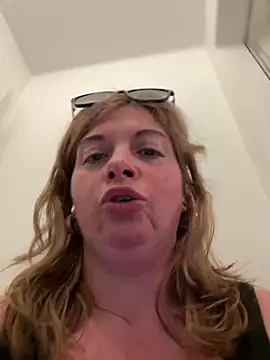 Snapshot of Lombada chatting on April 2026 08:52:02 AM Lombada online show from April 2026 08:52:02 AM