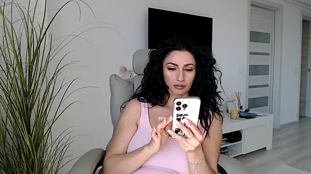 Snapshot of ElizabethAC chatting on May 2026 08:00:01 AM ElizabethAC online show from May 2026 08:00:01 AM