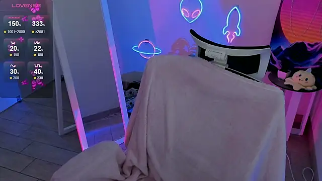 Fire Bestie online show from March 2025 04:55:02 PM