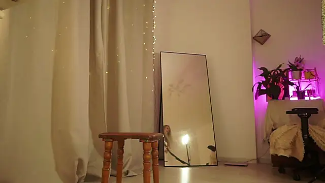 Elly Caramelly online show from March 2025 12:00:01 AM