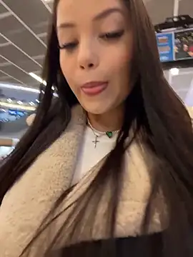 Snapshot of Chloe__Moon chatting on December 2025 01:09:02 PM Chloe Moon online show from December 2025 01:09:02 PM